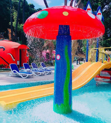 Der Fiberglas-Wasser-Pilz-Brunnen, der für Kinder besonders angefertigt wird, sprühen Park