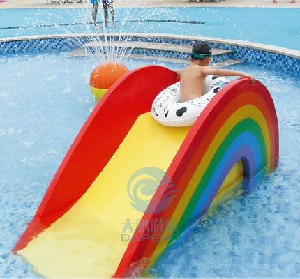 Ein guter Preis. Breite 0.6m der Regenbogen-Mini Splash Pad Children Fibreglass-Wasserrutsche-Höhen-1.1m Online