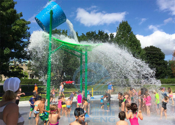 Familien-Wasser-Spritzen-Zonen-großes Größen-Fiberglas-Wasser-im Freien Schaltungseimer zum Spaß