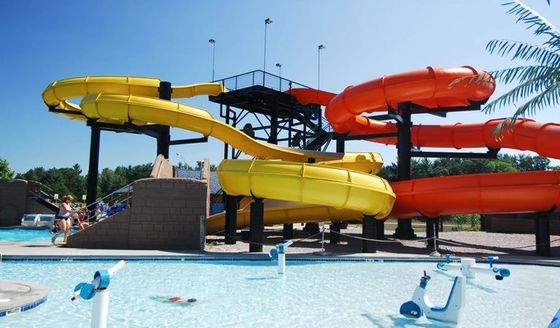 Wasser-Spielpark Spielgeräte Einzel Glasfaser Außenpool Große Spiraleschleuderset für Kinder