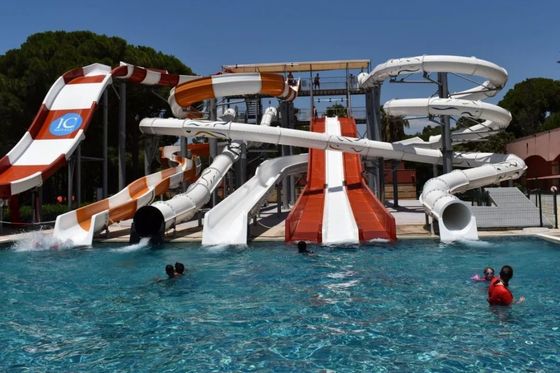1 Personen Hinterhof Glasfaser-Pool Wasserrutsche 7m Breite