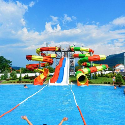 OEM Kinderpark Kinder Spielplatz Wasserkarnevals Fahrgeschäfte Ausrüstung Spiralglasfaser-Rutschen-Set
