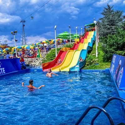 Ein guter Preis. ODM Outdoor Großer Wasservergnügungspark Sommer Schwimmbad Glasfaser Regenbogen Rutsche Für Kinder Online