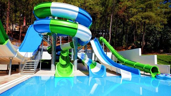 Vergnügungs-Wasserpark Erwachsene Wasserspiele Custom Glasfaser-Rutsche für Schwimmbad