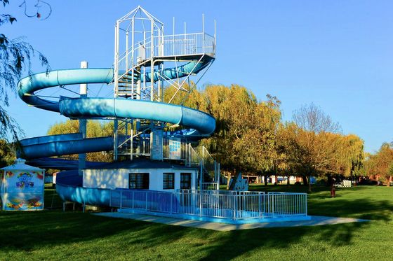Ein guter Preis. Freizeitvergnügen Wasserpark Design Kinderfahrten Spielen Ausrüstung Glasfaser Wasserrutsche Online