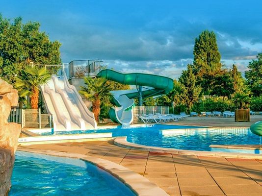 Ein guter Preis. Wasserpark Schwimmbad Design Wassersport Aktivität Glasfaser Rutsche Online