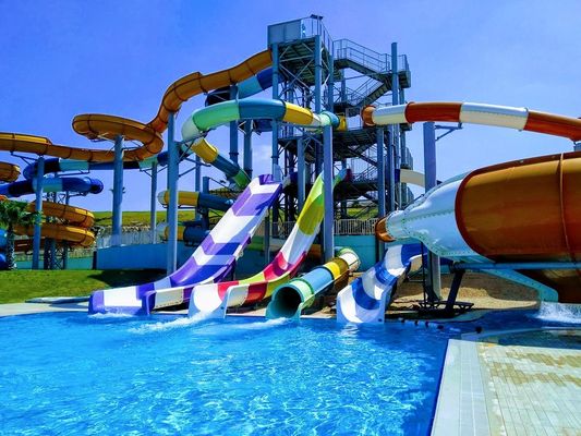 Mini-Wasserpark Schwimmbad Ausrüstung Spiralwasserrutschen Vorräte für Kinder