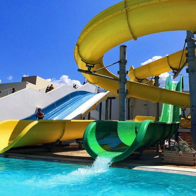 5-12 Meter breite Schwimmbadrutsche aus Glasfaser für Kunden des Landverkehrs