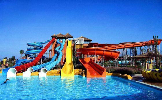OEM Wasservergnügungspark im Freien Große Ausrüstung Glasfaser Rutsche Für Schwimmbad