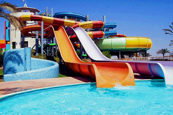 Wasserpark im Freien Erwachsene Kinder Spiele Sportgeräte Glasfaser Spiralrutsche Für Kinder