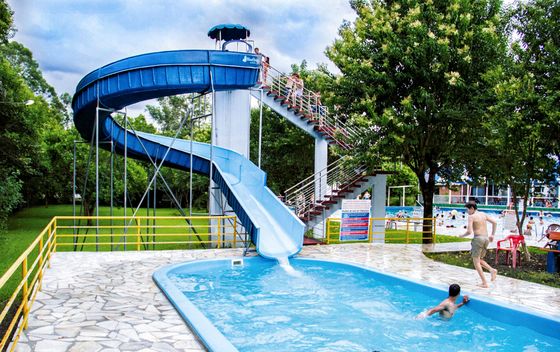 Wasserpark Spiel Schwimmbad Ausrüstung 3-5m hohe Glasfaser Rutsche für Kinder