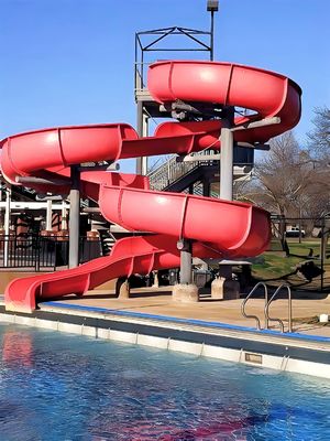 Schwimmbad-Spiel Wasser-Abenteuer-Spielgeräte Spiral-Glasfaser-Rutsche