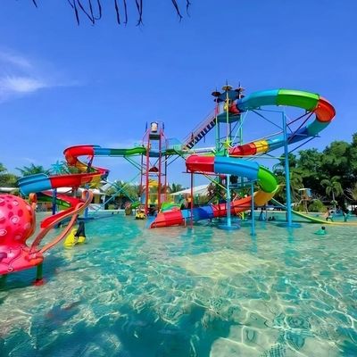 Wasservergnügen Freizeitpark Schwimmbad Kleines Glasfaser Wasserrutschen