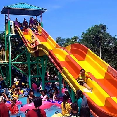 Wasserthemapark Freiluft-Spielplatz Wasserattraktion Glasfaserrutsche