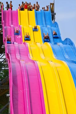 Ein guter Preis. Schwimmbad Glasfaser Wasserrutsche Amusement Hochgeschwindigkeits-Familie für Wasserpark Wasserspiele Online