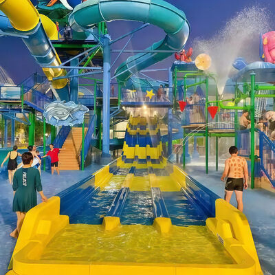 Wasserrutschen aus Glasfaser für den Wohnbereich Farbige Rennrutschen mit 2D-Design für Hotels Schwimmbäder