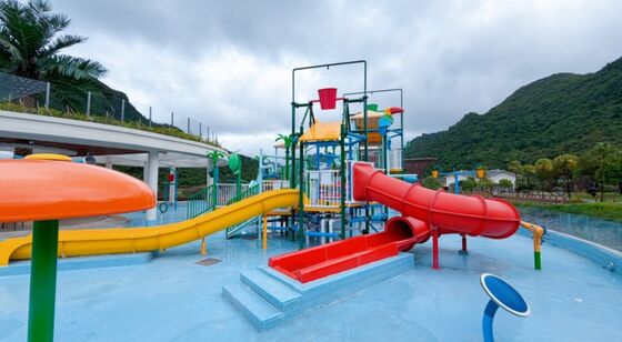 Qualität Speicherplatz aus Glasfaser mit Schieberegeln und Brunnen für den kommerziellen Pool Fabrik