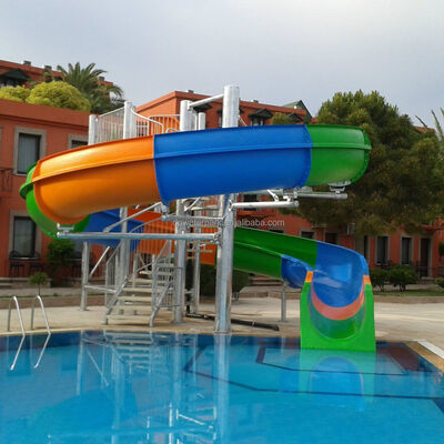 Ein guter Preis. 3m hohe Wasserpark-Rutschen mit einer Kapazität von 20 Personen pro Stunde perfekt für Outdoor-Wasser-Erholungseinrichtungen Online