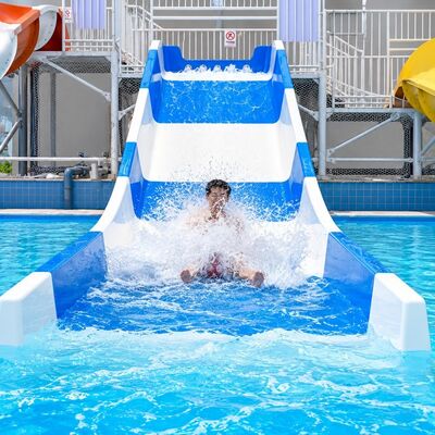 Qualität Wasserrutsche aus Glasfaser Breite 6-10 mm Dicke Kindereinsatz für Wasserparks und Resorts Fabrik