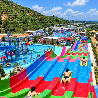 Ein guter Preis. Mehrspuriges Regenbogen-Rennfahrzeug Glasfaser-Pool-Rutsche benutzerdefinierte Farben für Wasserparks im Freien online
